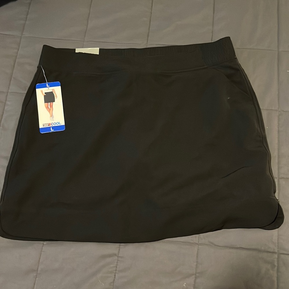 Skort, brand new. 32 degrees Brans. Black.